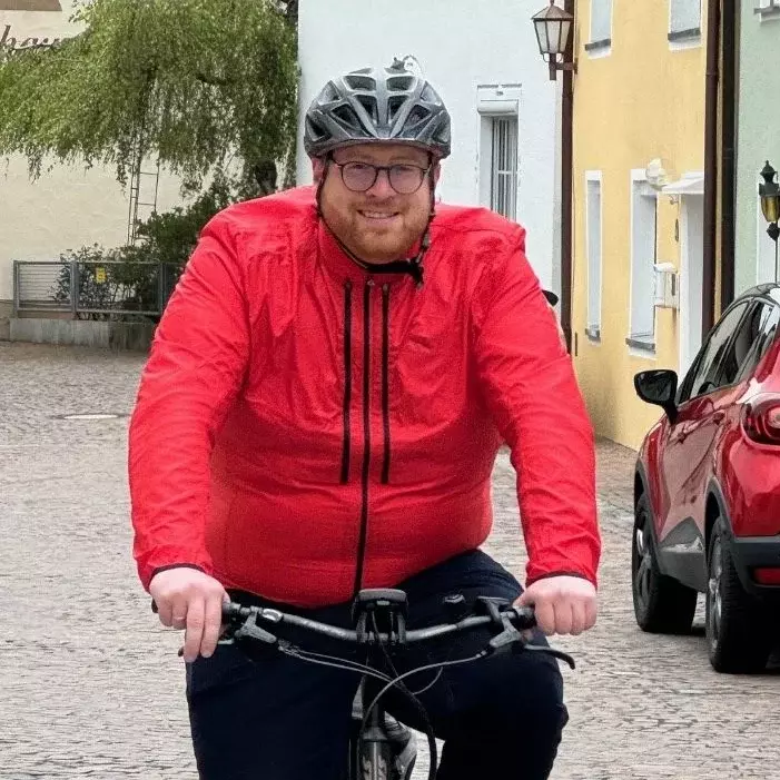 Bürgermeister Philipp Bürkle mit dem Fahrrad